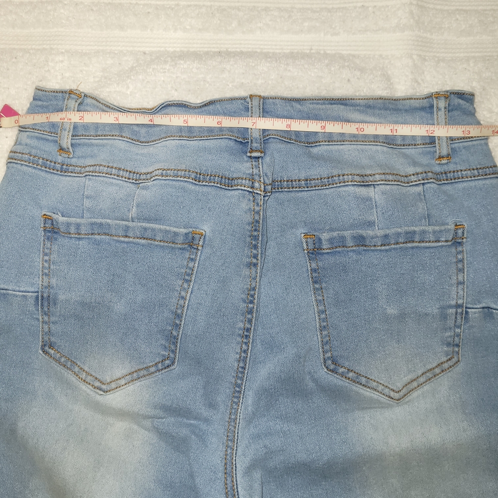 Embroidered Light Blue Jeans with Animal Design - Picture 2 of 13